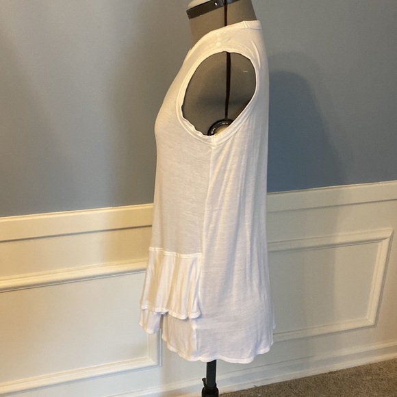 Time & Tru Lot of 2 Sleeveless Tee Shirts Long With Ruffle bottom Size Small - Picture 6 of 9